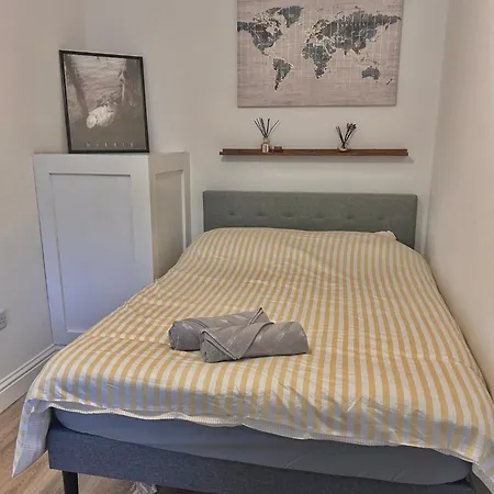 Apartman Vibrant 2 Bedroom Flat With Secure Private Parking Birmingham